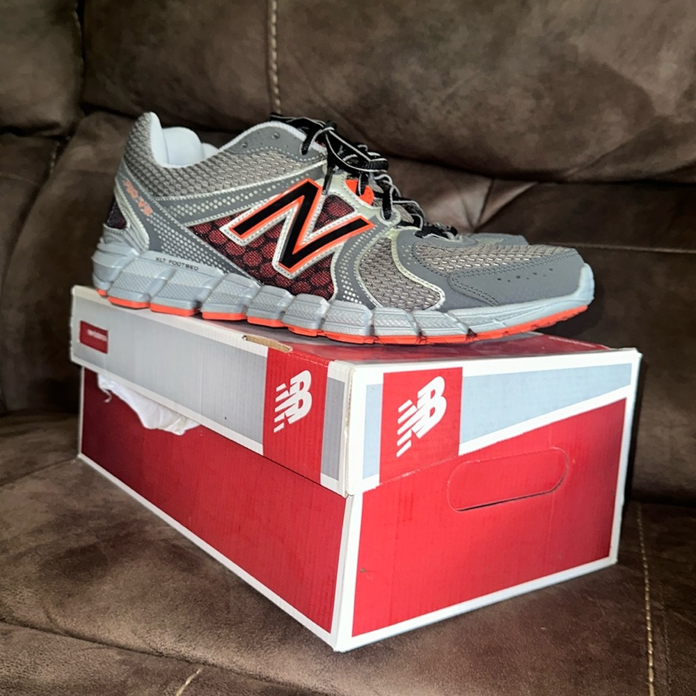 men’s new balance running sneakers